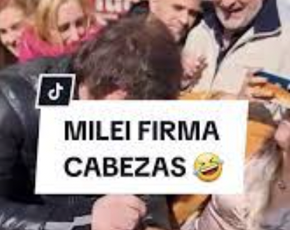 Milei firma cabeza